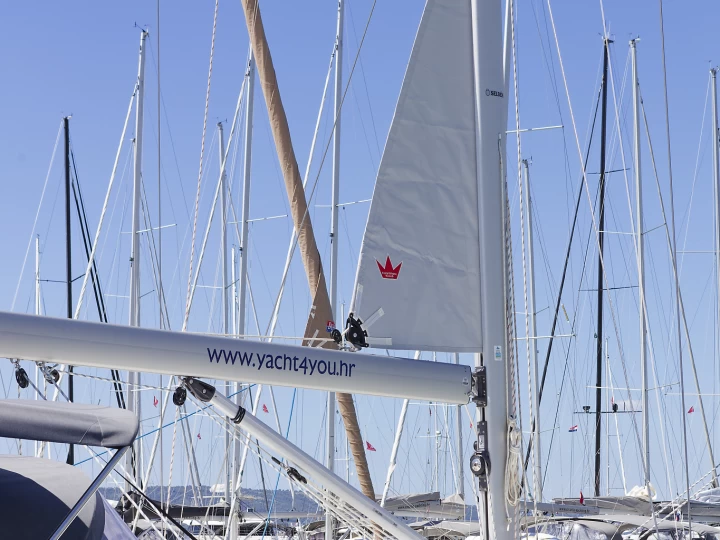 Bavaria Bavaria C45 jednotlivci a charterové společnosti v Kaštela