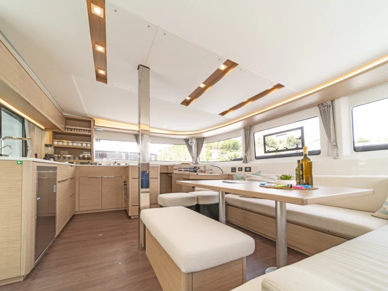 Pronájem Katamarán Lagoon s licencí