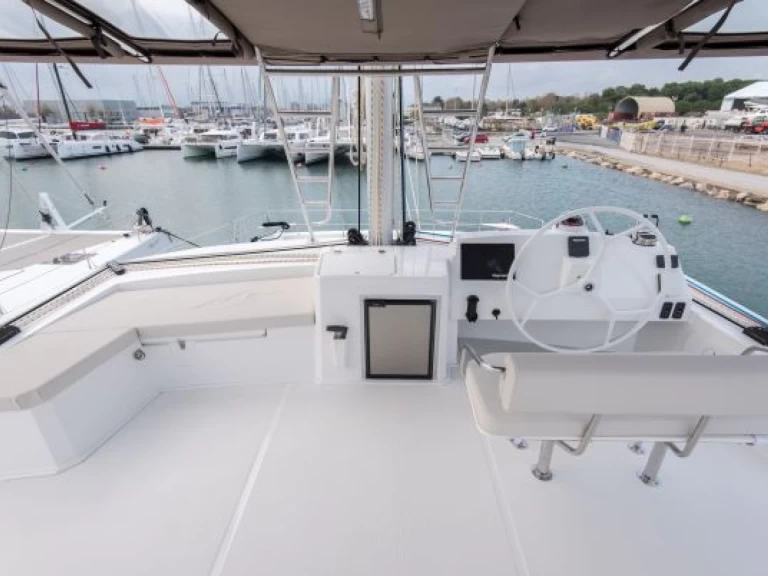 Pronajmout si Bali Bali 5.4 v Olbia