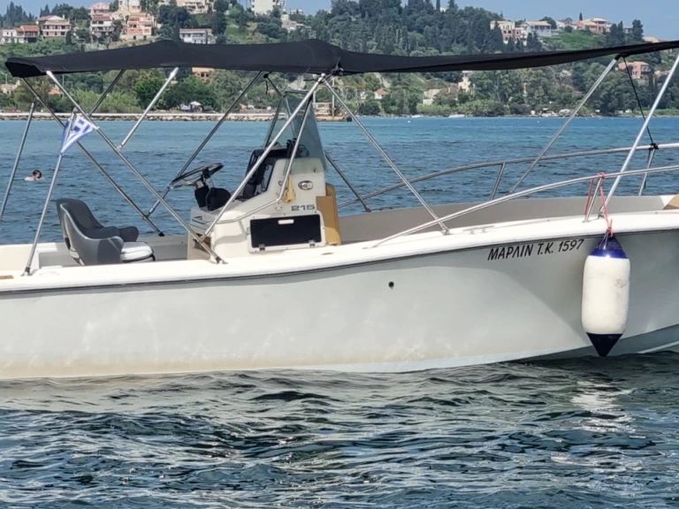 Pronájem lodi Korfu lákavé ceny White Shark 215