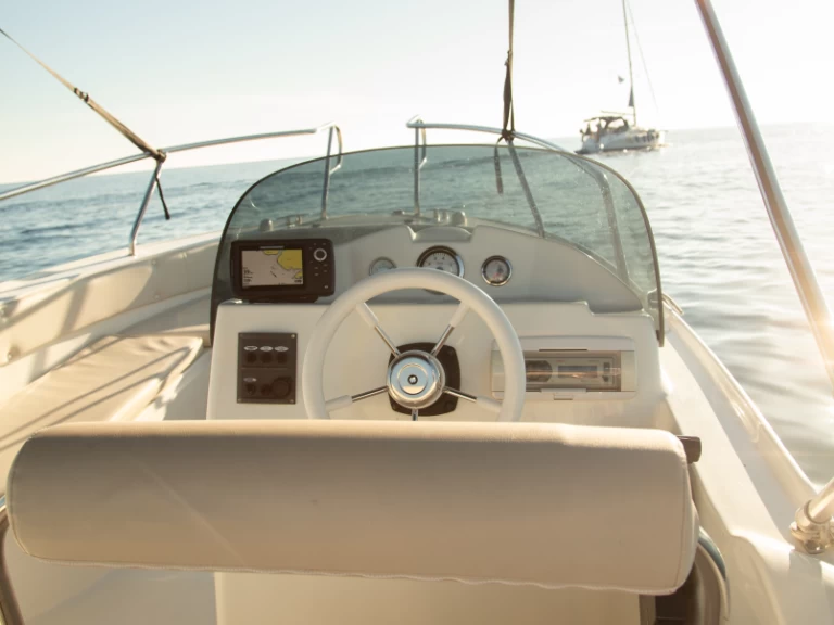 Pronájem Motorová loď Marinello s licencí