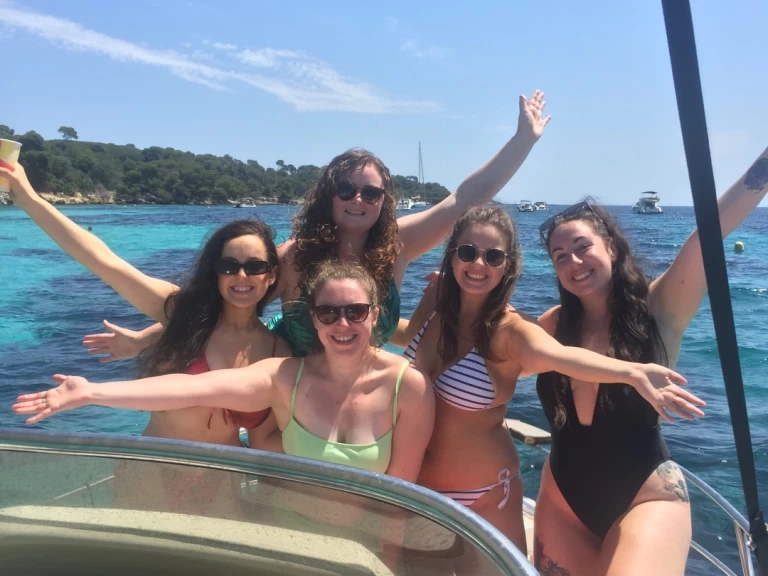 Pronajmout si Ranieri Shadow 22 S v Cannes