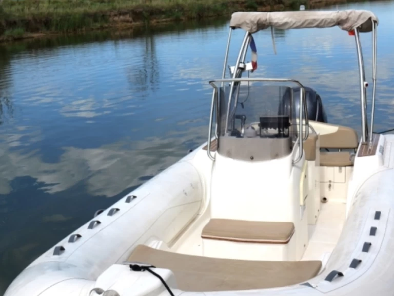 Capelli Tempest 626 jednotlivci a charterové společnosti v Palavas-les-Flots