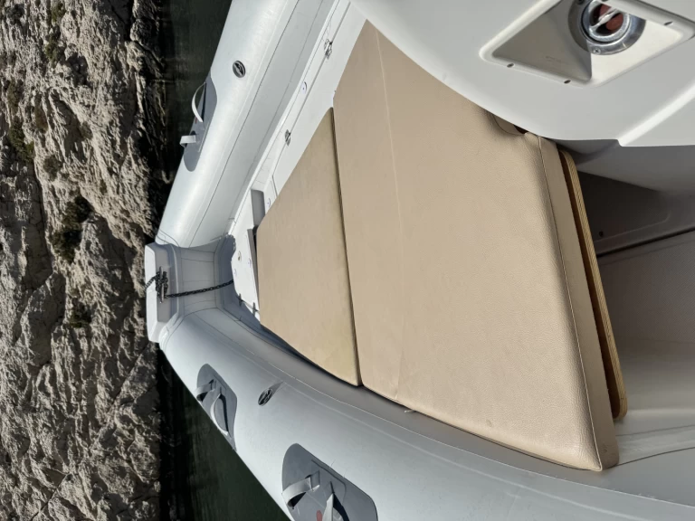 Marsea Marsea CM 120 jednotlivci a charterové společnosti v L'Estaque