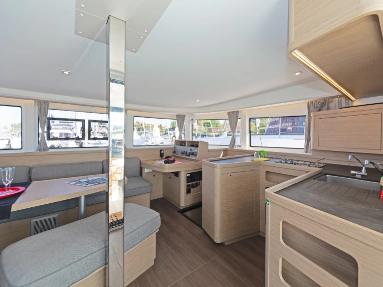 Katamarán k pronájmu v Paros (ostrov) za nejlepší cenu