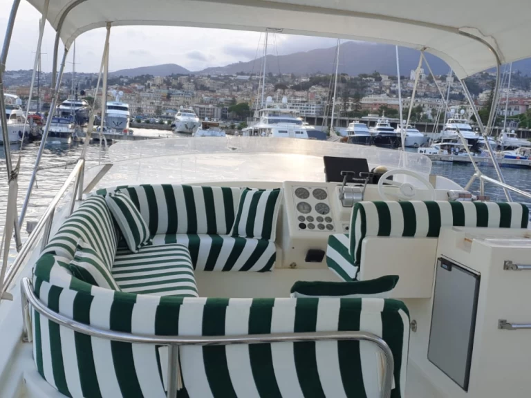 Pronajmout si TECNEMA POSILLIPO 60 v Porto Turistico Palau