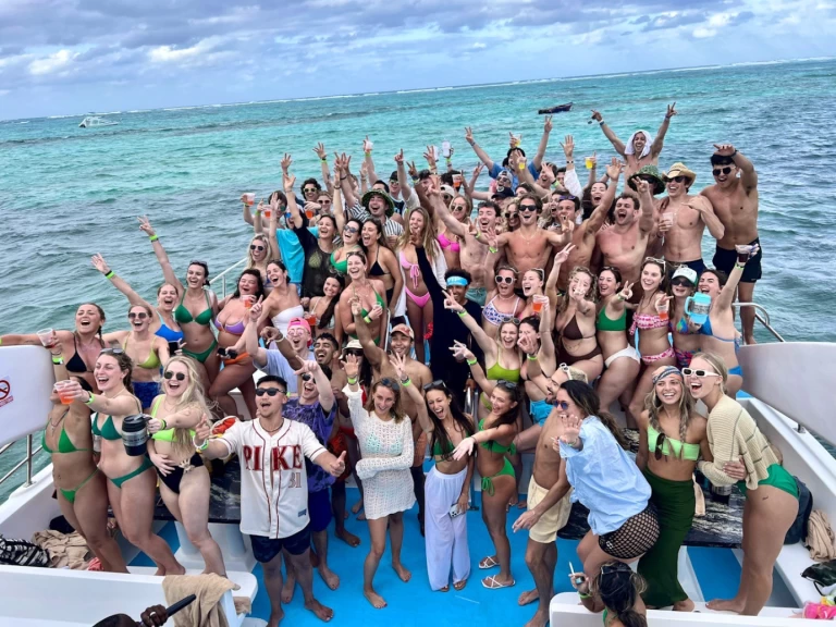 Pronájem lodi Punta Cana lákavé ceny Amberjack 375