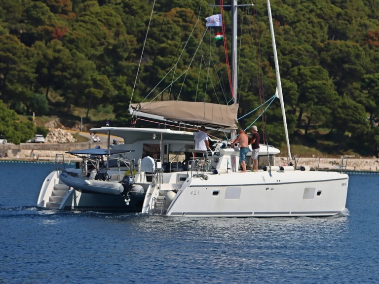 Pronájem lodi Lagoon Lagoon 421 v Rogoznica na Samboatu