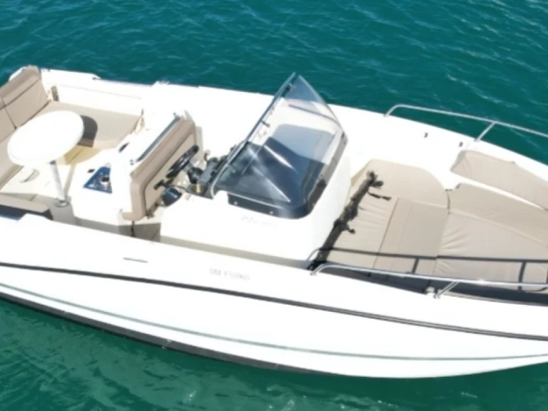 Pronajmout si Quicksilver Active 755 open v Marseille