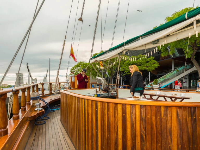 Pronajmout Plachetnice se skipperem či ne Abacus v Barcelona