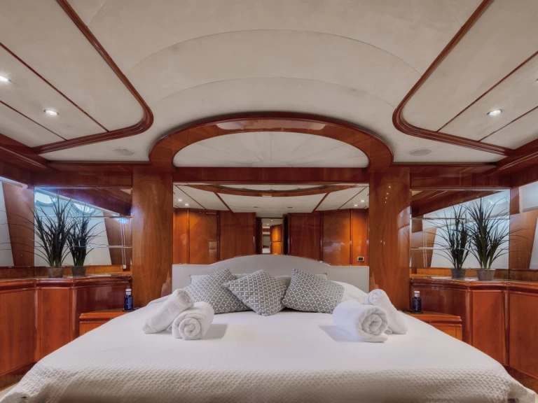 Pronajmout Jachta se skipperem či ne Astondoa v Barcelona