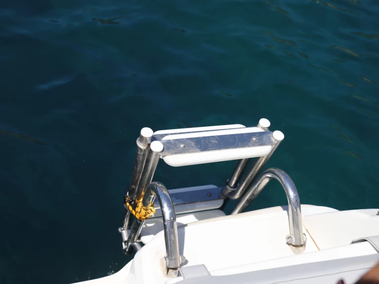 Pronajmout si Jeanneau Cap Camarat 4.7 CC v l'Escala