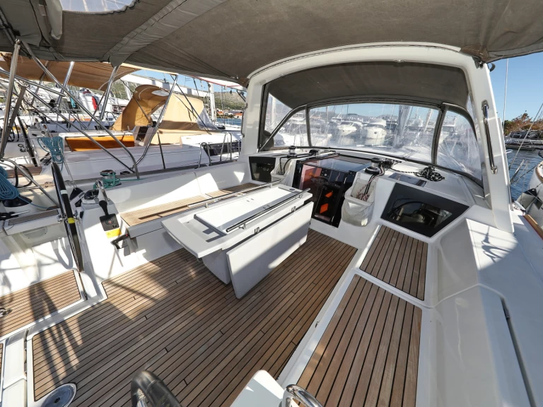 Pronajmout si Bénéteau Oceanis 45 v Trogir