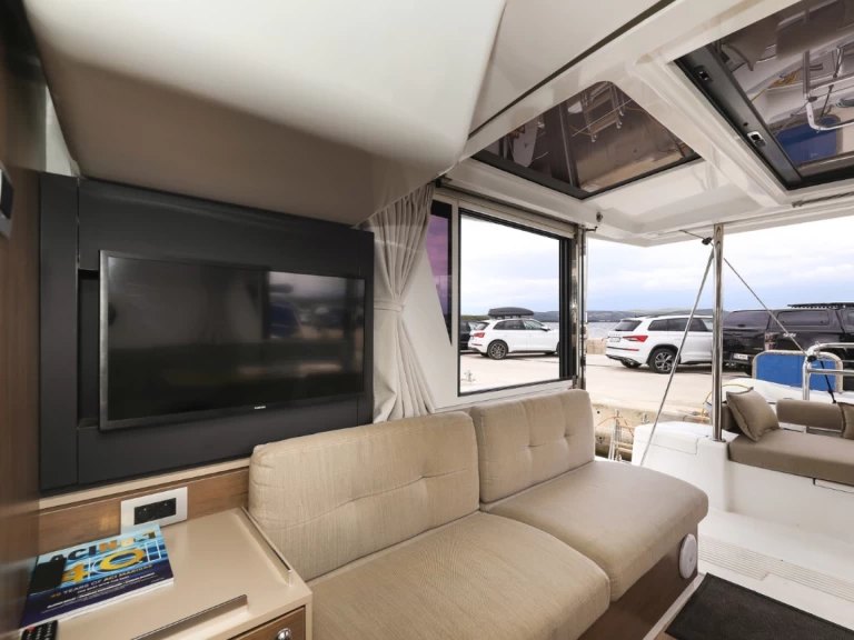 Bali Bali 4.2 jednotlivci a charterové společnosti v Biograd Na Moru