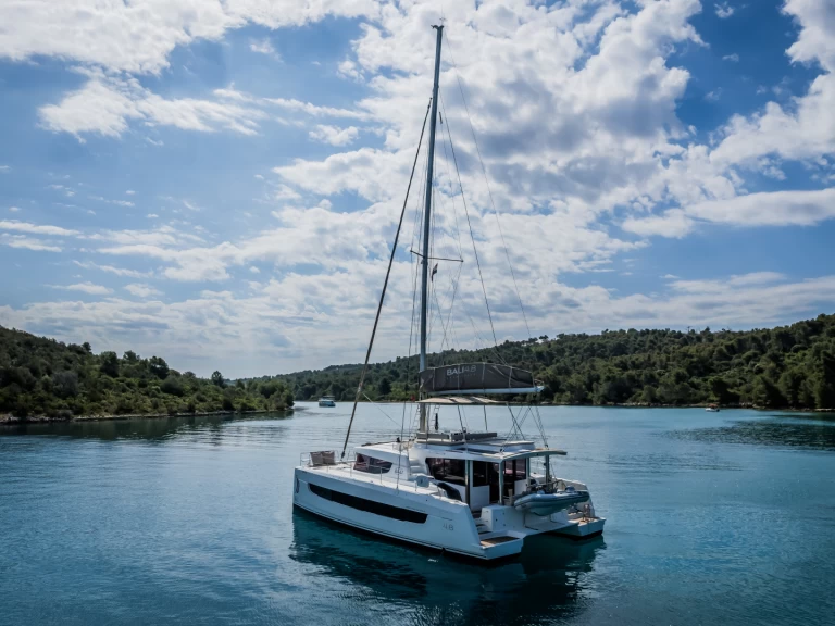 Bali Bali 4.8 jednotlivci a charterové společnosti v Donji Seget