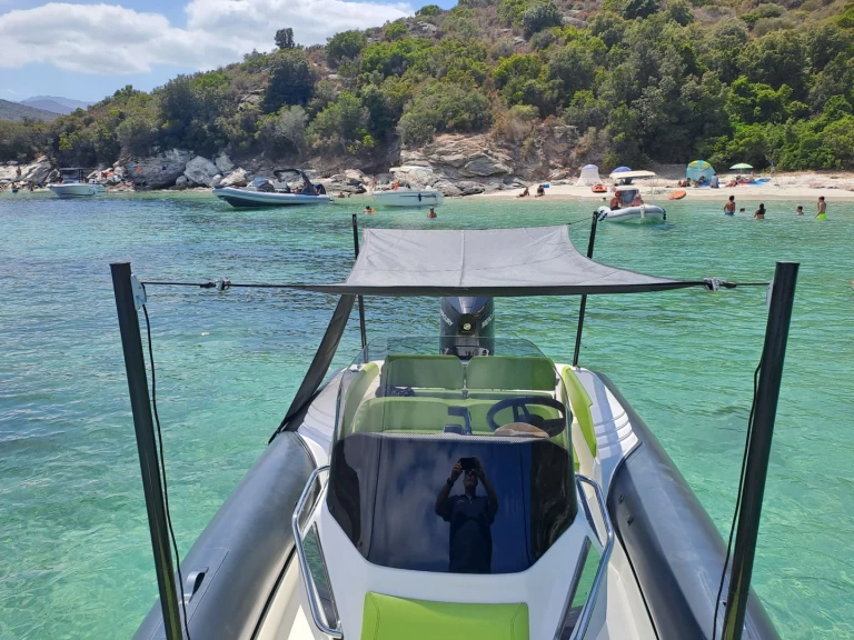 Lomac Lomac 700  jednotlivci a charterové společnosti v Saint-Florent