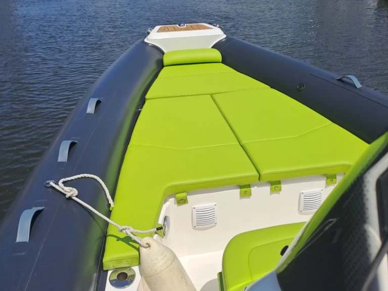 Pronájem Polotuhá loď Lomac s licencí