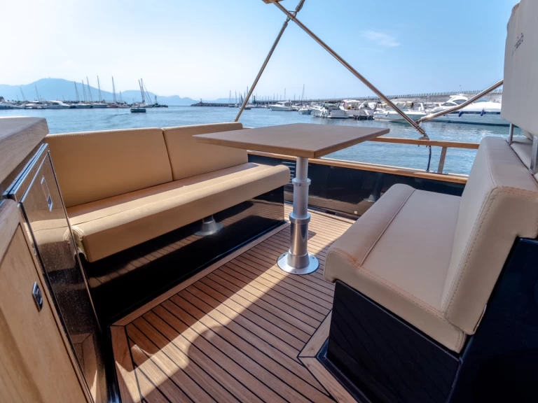 Pronajmout Motorová loď se skipperem či ne Nautica Esposito v Marinella di Sarzana