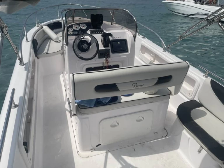 Pronajmout si Ranieri Voyager 22 v Hyeres