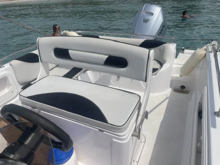 Pronájem Motorová loď Ranieri s licencí