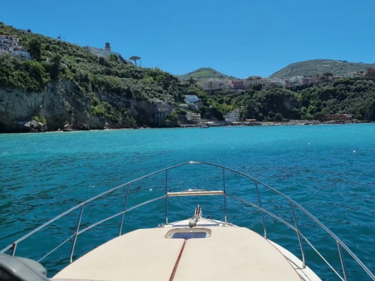 Azimut Az 34 jednotlivci a charterové společnosti v Castellammare di Stabia