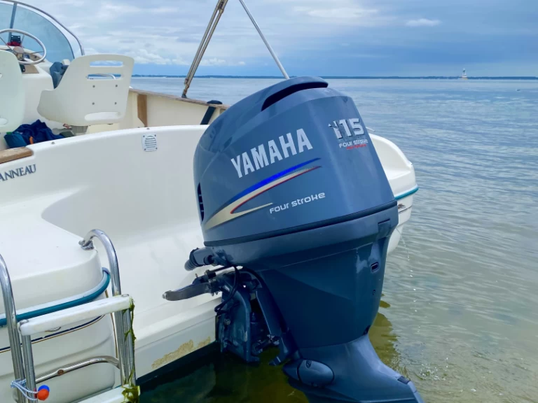 Pronájem Motorová loď Jeanneau s licencí