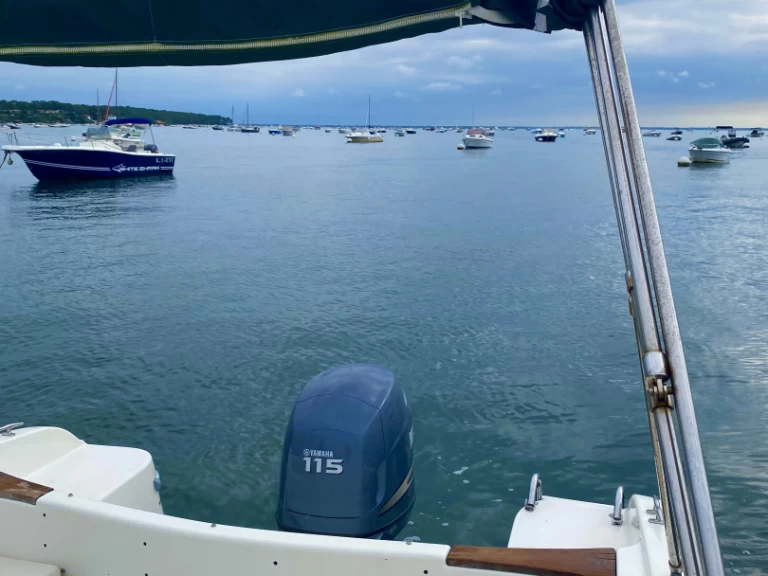 Jeanneau Cap Camarat 625 jednotlivci a charterové společnosti v Lège-Cap-Ferret