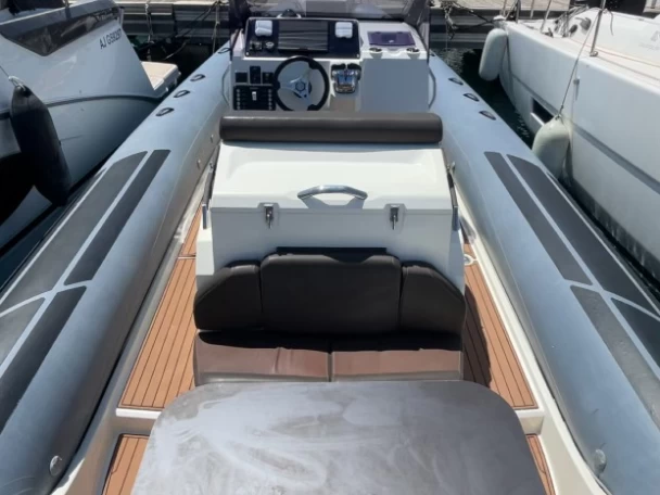 Pronájem Polotuhá loď Brig s licencí