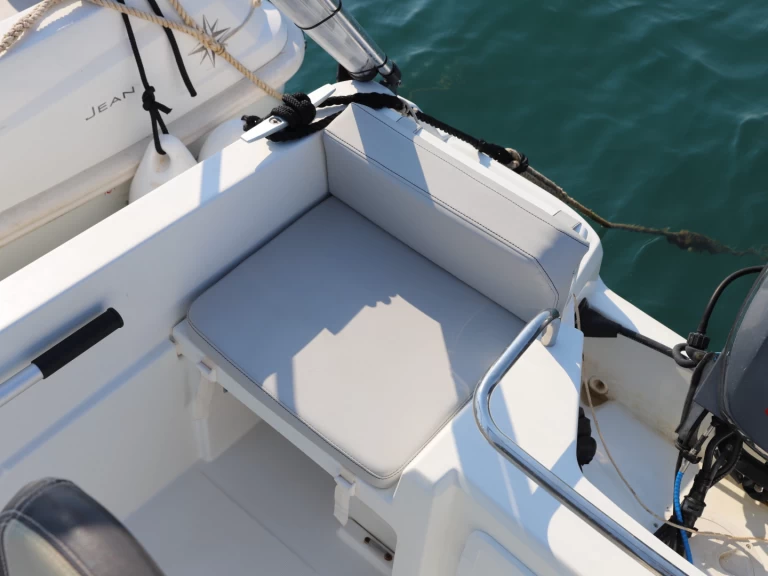 Jeanneau Cap Camarat 4.7 CC jednotlivci a charterové společnosti v l'Escala