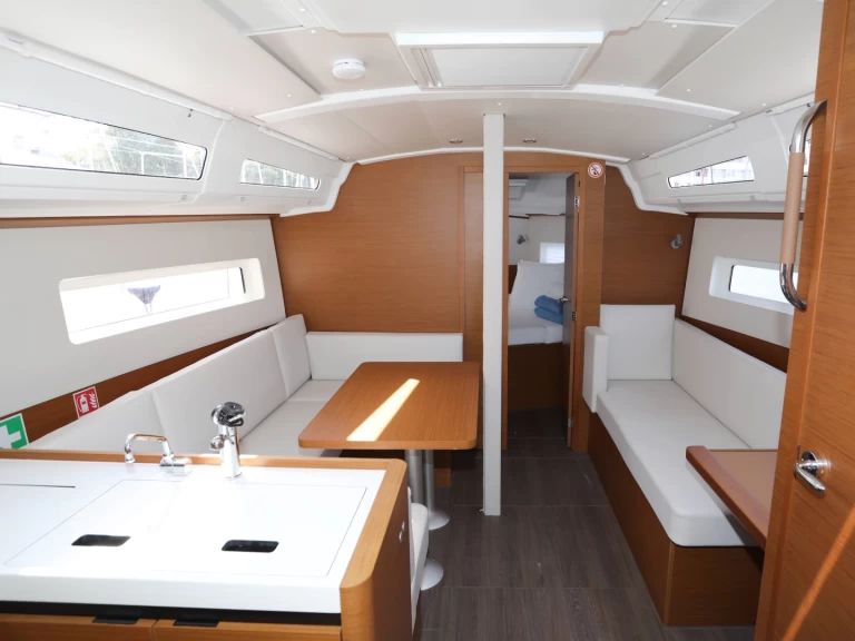 Pronájem lodi Pula lákavé ceny Sun Odyssey 380