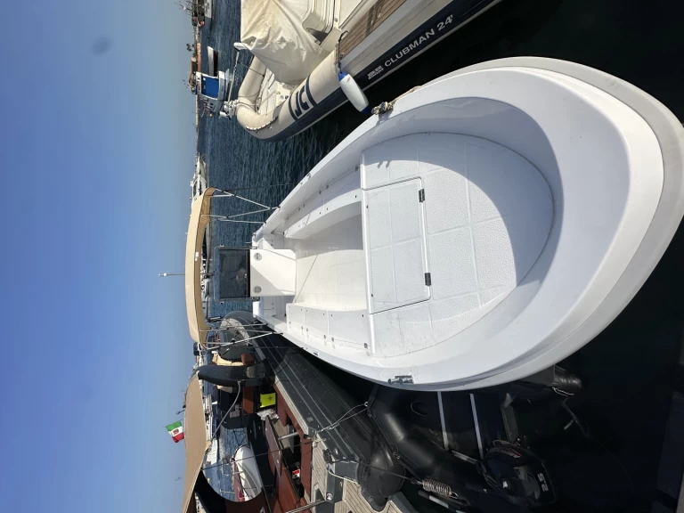 Pronajmout si Conero Breeze 820 v Marzamemi