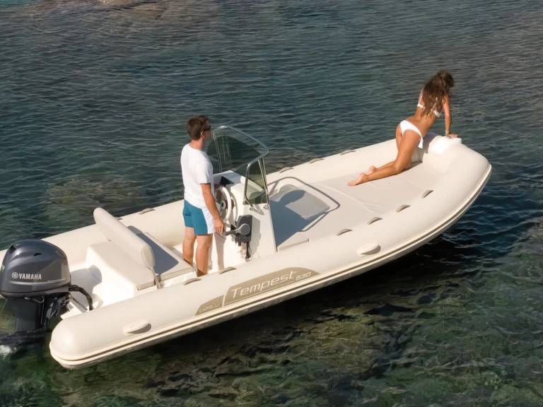 Pronajmout si Capelli Tempest 530 v Six-Fours-les-Plages