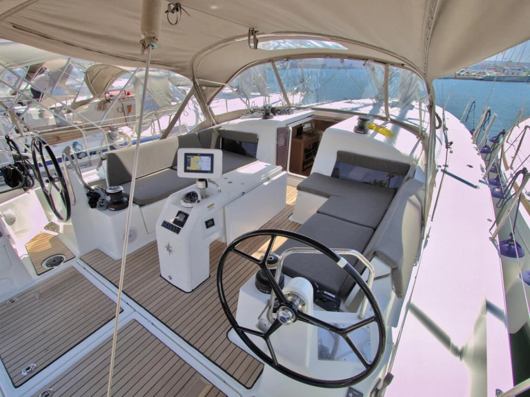 Pronájem jachty v Lavrio -Jeanneau Sun Odyssey 490 na Samboatu