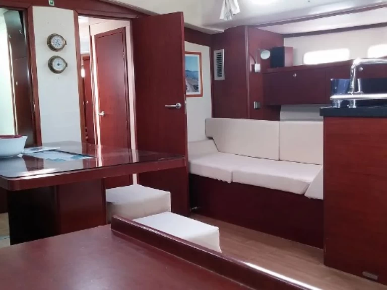 Pronajmout Plachetnice se skipperem či ne Hanse v Salamína