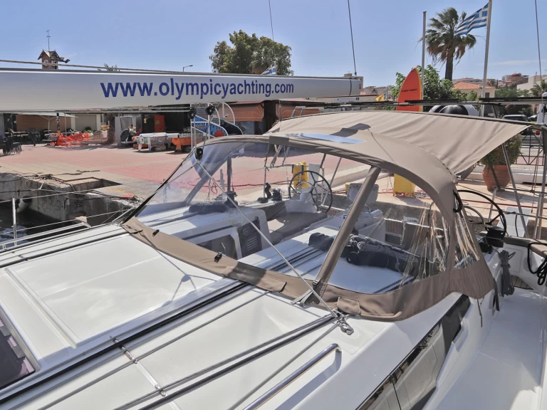 Pronájem lodi Lavrio lákavé ceny Sun Odyssey 410