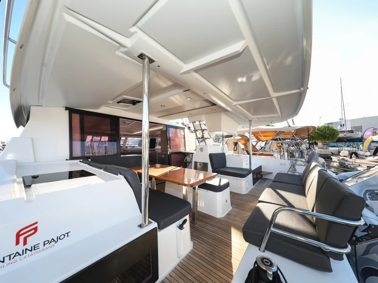 Pronajmout Katamarán se skipperem či ne Fountaine Pajot v Trogir