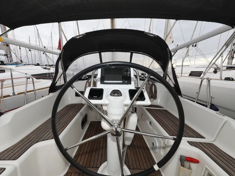 Pronájem Plachetnice Bénéteau s licencí