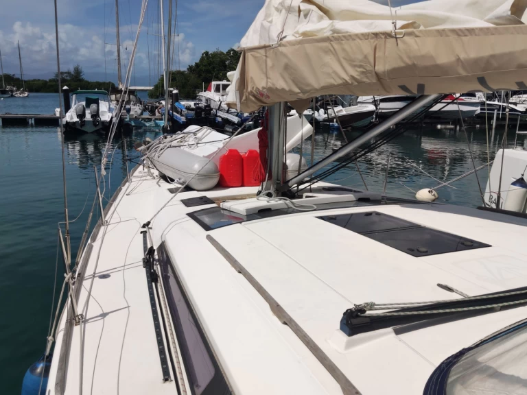 Pronájem lodi Anse Marcel lákavé ceny Dufour 500 Grand Large