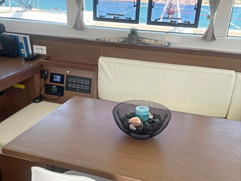 Pronájem lodi Lagoon Lagoon 40 v Alimos na Samboatu