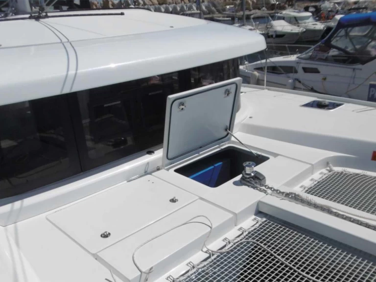 Lagoon Lagoon 42 jednotlivci a charterové společnosti v Bormes-les-Mimosas