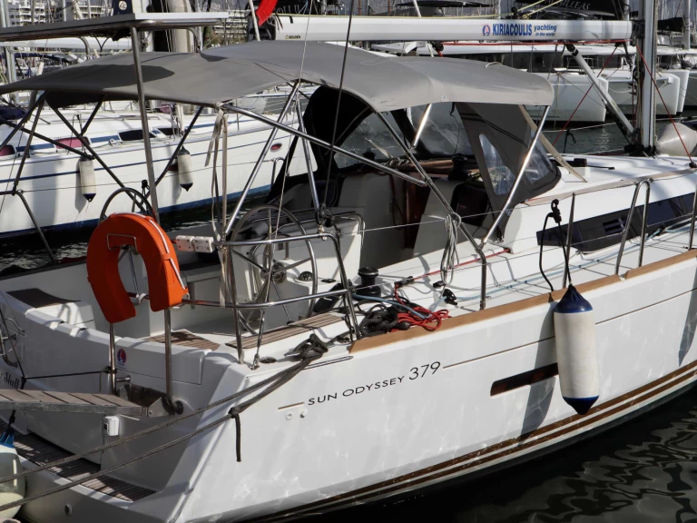 Pronájem lodi Jeanneau Sun Odyssey 379 v Alimos na Samboatu