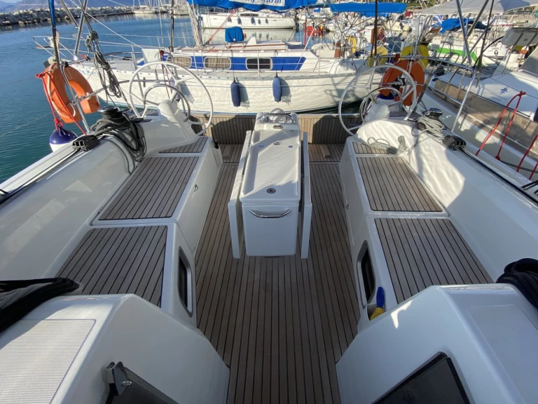 Pronajmout si Jeanneau Sun Odyssey 410 v Lefkáda