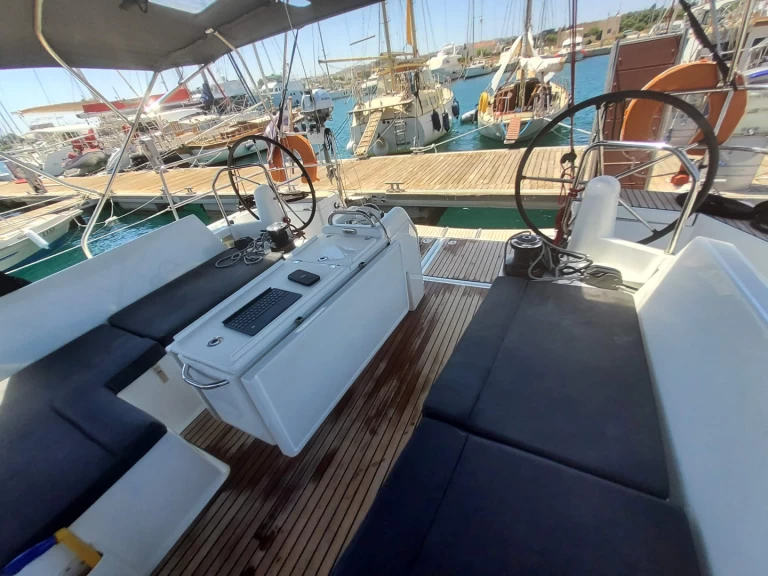 Pronájem lodi Rhodos lákavé ceny Sun Odyssey 440
