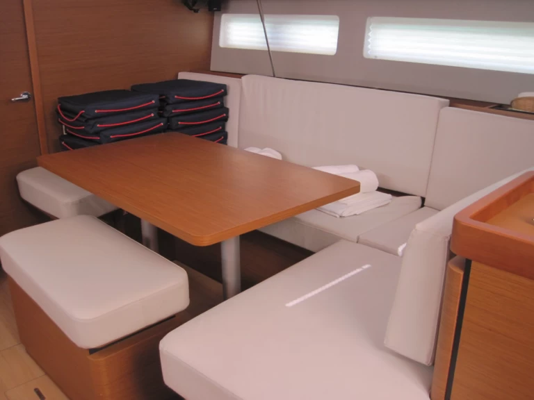 Pronajmout si Jeanneau Sun Odyssey 490 v Capo d'Orlando