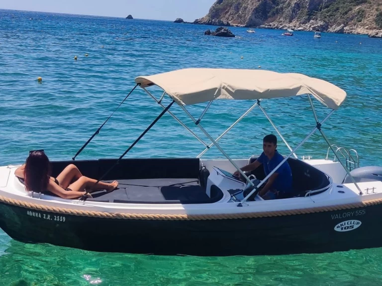 Pronajmout si Assos T-Assos v Palaiokastrítsa