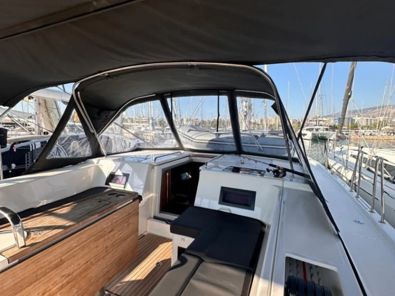 Pronajmout Plachetnice se skipperem či ne Bavaria v Alimos