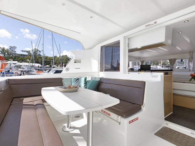 Pronajmout si Lagoon Lagoon 421 v Airlie Beach