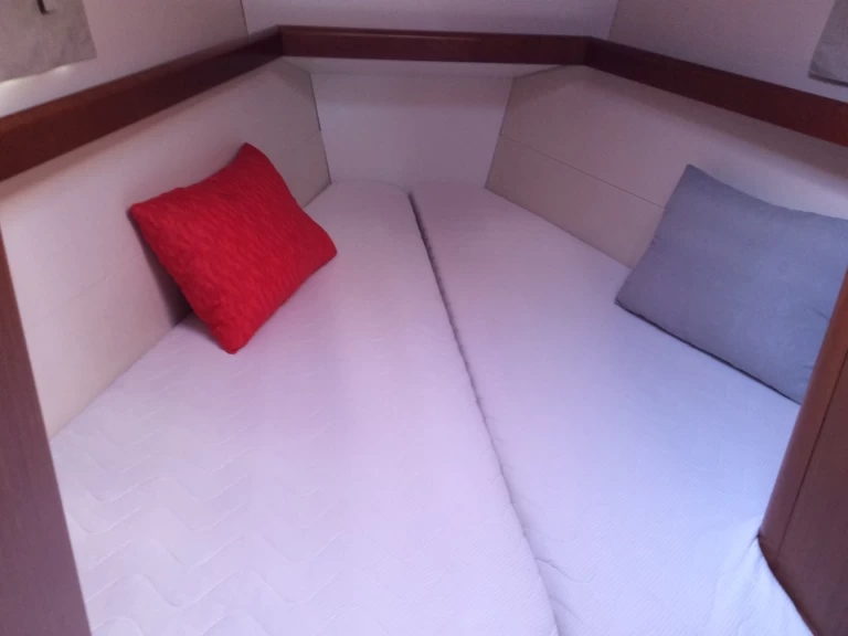 Pronájem lodi Bénéteau Oceanis 43 v Alimos na Samboatu