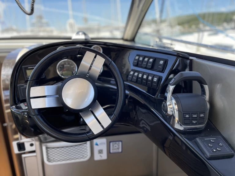 Pronájem Motorová loď Grginić s licencí