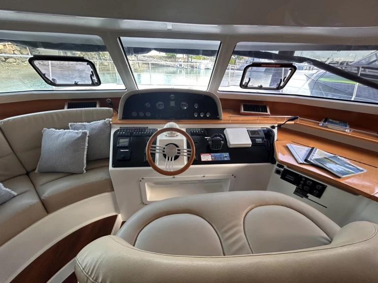 Pronajmout si Fountaine Pajot Cumberland 46 v Airlie Beach